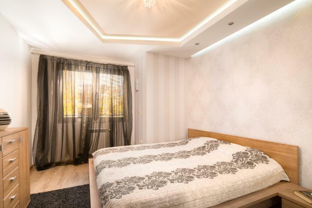 And Cozy Flat In The Center *